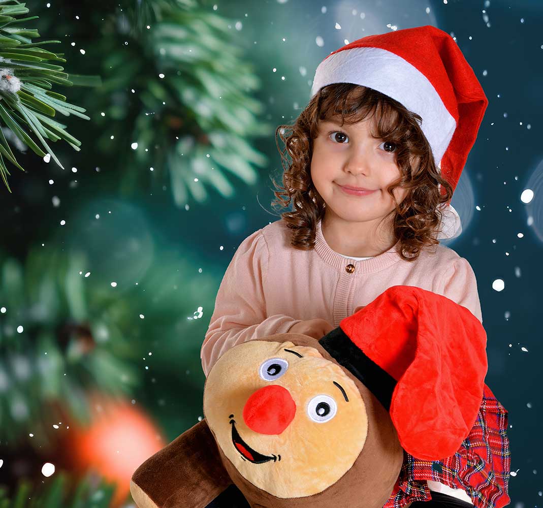 Merry Christmas and Happy New Year. Festive bright beautiful background. Decorated Christmas tree on blurred background. de-focused lights, gold bokeh